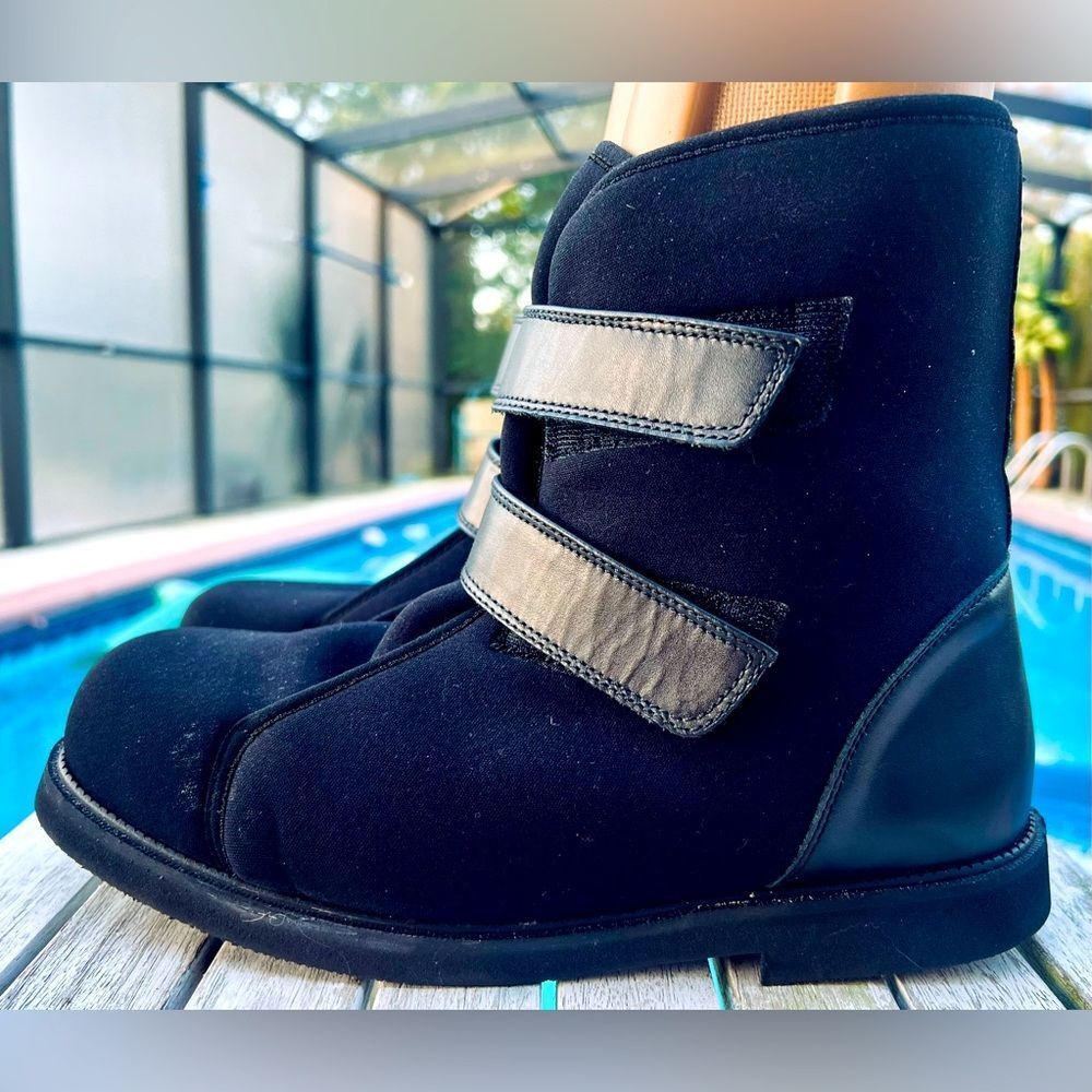 EXTRA ROOMY ORTHOPEDIC BOOTS
Women's Black Booties with Dual Velcro Straps